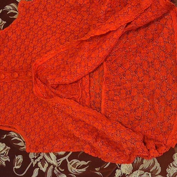 Beautiful Blouse - Picture 4 of 6